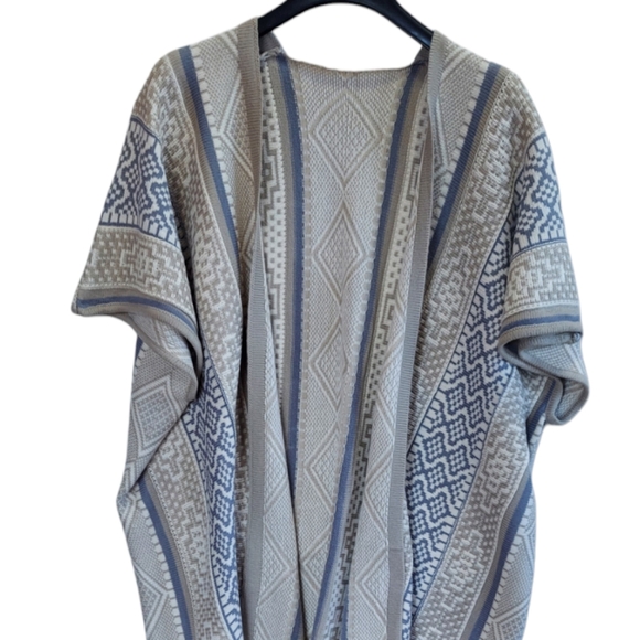 Poncho Womens Knit Sweater Warm Beige One Size Open Front Sleeveless Fashion New - Picture 3 of 11